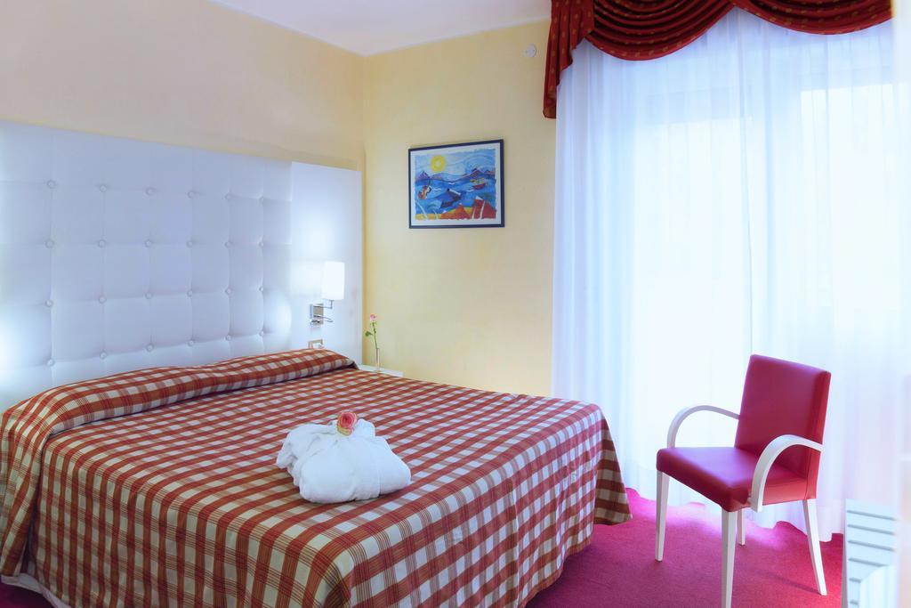 Hotel Arizona ลินญาโน ซับเบียโดโร ภายนอก รูปภาพ