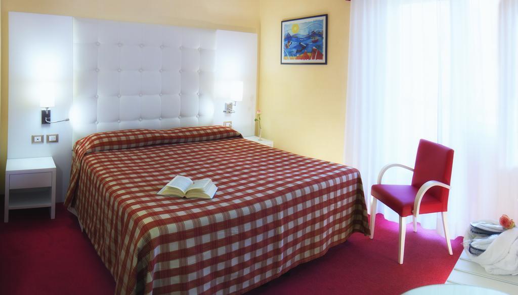 Hotel Arizona ลินญาโน ซับเบียโดโร ภายนอก รูปภาพ